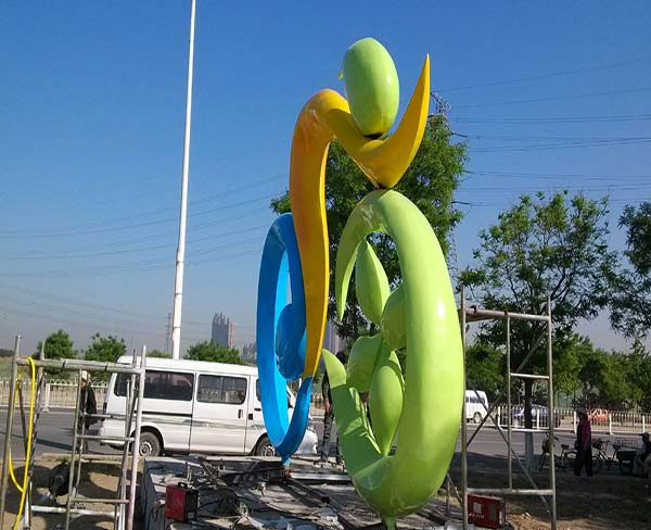 蕪湖雕塑廠家的雕塑作品在藝術(shù)創(chuàng)作中的主題構(gòu)思與創(chuàng)意方法是什么？